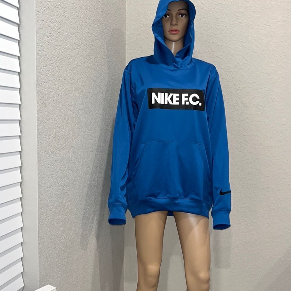 NWT-Nike hoodie w/ pockets